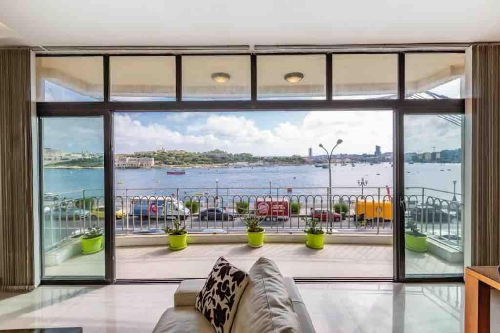 Spectacular Sea View In The Heart Of Apartment